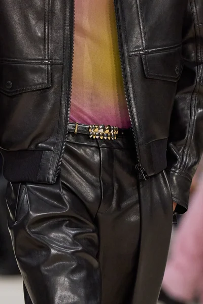 Look 100